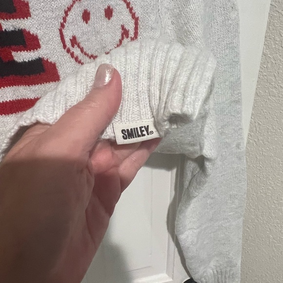 American Eagle Smiley Sweater - Picture 5 of 6